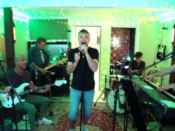 [ID: r6ZOiI5EUko] Youtube Automatic