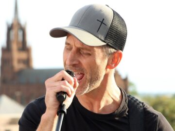 Matthew Hartley – “Heaven’s Calling” – Official Music Video