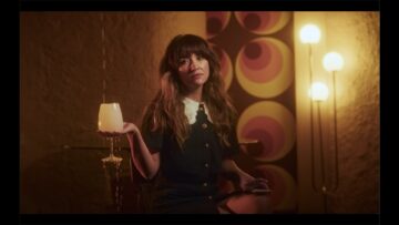 DORRR – I Might Be Werid (Official Video)